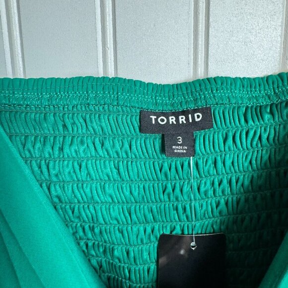 Torrid NWT Green Peplum Sleeveless Top V-Neck R17 - Picture 3 of 8